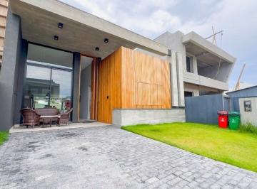 Casa · 150m² · 4 Quartos · 4 Vagas · Casa de condomínio com 4 quartos, 150m², à venda em Xangri-Lá, Centro