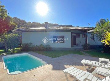 323507_iR66kmH5wDL2V_32350766c34be2160d5.jpg · Casa térrea com pátio e piscina em terreno plano e ótima localização