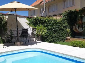 Casa · 185m² · 3 Quartos · 2 Vagas · Sobrado em condomínio de 3 dormitórios com pátio e piscina