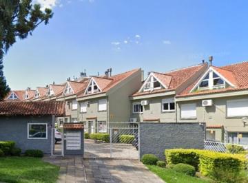 488054_iud5PEQoXt2q9h8_48805466a3b7f41969b.jpg · Casa de três quartos, uma suíte, churrasqueira duas vagas de garagem.