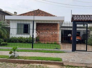 495949_i1sj44d4_49594966e49f9f6fae1.jpg · Casa três quartos, patio amplo e vagas de garagem.