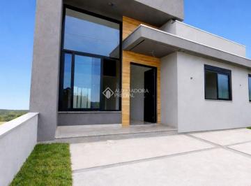 Casa · 94m² · 3 Quartos · 2 Vagas · Casa térrea com 3 dormitórios e suíte, lareira, pátio Zona Sul