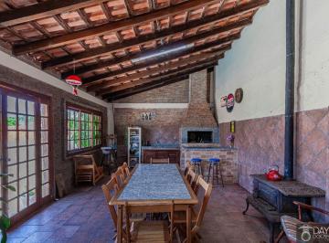 468488_i845686u5AQ81M6M29_46848865f0b7719a1bb.jpg · Casa na Tristeza 03 dormitórios, Piscina, salão de festas, 03 vagas.