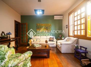 sala_3 · Casa com 4 dormitórios, pátio,  no bairro Petrópolis.