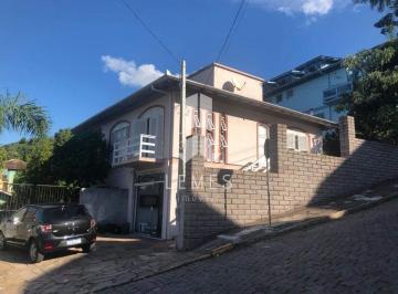 Casa · 246m² · 3 Quartos · 2 Vagas · 
                    Casa de alvenaria bem localizada em rua asfaltada com dois terenos de esquina, 