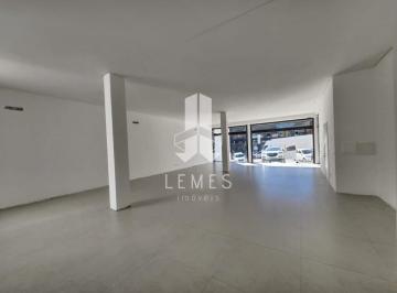 Comercial · 132m² ·
- Excelente sala comercial, com ótima localização;
- Medindo 132m²;
- 2 vagas