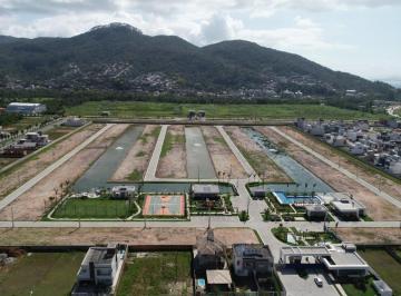 473170_i1u9B78RkUR56_473170661c1e74e126d.jpg · Terreno no Condomínio Clube Acqua - Biguaçu