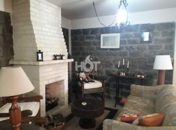426167_ii4j0m_42616764a55e14c5339_Tk2NTk5MjFhOWM3_o.jpg · Casa a venda no Morro das Pedras