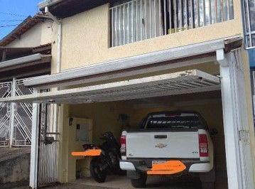 c26c38e482f7ccb018232c571adebbc2bec2bb69 · Linda casa Geminada com Edícula