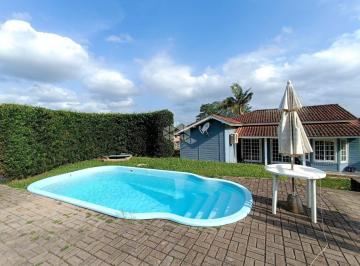 Piscina + Fundo da casa · Excelente casa mobiliada de 3 Quartos a 2 minutos do Lago Tarumã