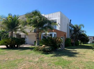 257104_iu85x28j3xx7331_25710463790a2b0f3a4.jpg · Sobrado à venda, com 4 quartos/dormitórios, 2 vagas/box, no condomínio Enseada, Xangri-Lá/RS