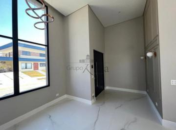 Casa · 558m² · 4 Quartos · 6 Vagas · Oportunidade - Casa em Condomínio - Residencial Monte Carlo - Urbanova - 4 Dormitórios - 315m².