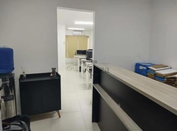 Comercial · 60m² · 1 Vaga · Oportunidade - Sala Comercial - Edifício Saint James - Centro - 45m².