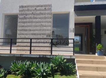 Casa · 570m² · 3 Quartos · 3 Vagas · Casa em Condomínio - Caçapava - Residencial Santa Helena - 3 Dormitórios - 347m².