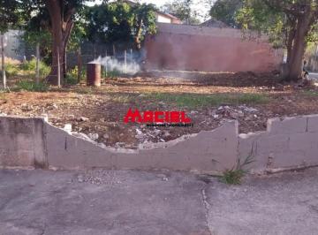 Terreno · 300m² · um excelente terreno  otimo para casa ou comercio lote de esquina com ponto de ônibus na calçada