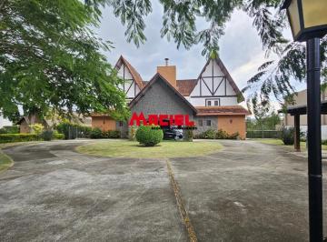 Casa · 580m² · 6 Quartos · 10 Vagas · Casa Exclusiva com 580m², Piscina, Sauna e Campo de Futebol - Conforto e Lazer Completo