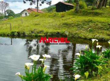 Rural · 200m² · 5 Quartos · 10 Vagas · Belíssimo sítio em Sapucaí Mirim (bairro Juncal) com 3 casas e água em abundância