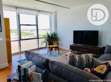 03f458786278750353aa1663fca0651b9a06f026 · Apartamento com 1 dormitório à venda - Bal h - Miami-Dade County/FL