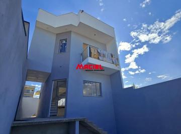 Casa · 85m² · 2 Quartos · 2 Vagas · Seu Novo Lar no Dunamis: 2 Suítes, Quintal e Muito Potencial
