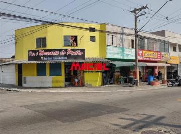 Casa · 500m² · 6 Quartos · 6 kitnet na parte superior e 4 comércio em baixo - Av. Principal