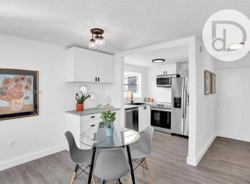 7b81d11bee7f573c414939ed3fedf8a11cad037a · Apartamento com 1 dormitório à venda - Miami Beach  - Miami-Dade County/FL