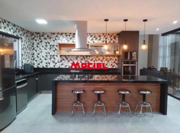 Casa · 190m² · 3 Quartos · 4 Vagas · Deslumbrante Casa Térrea com Fino Acabamento no Condomínio Residencial Verana - A 10 Minutos do Cent