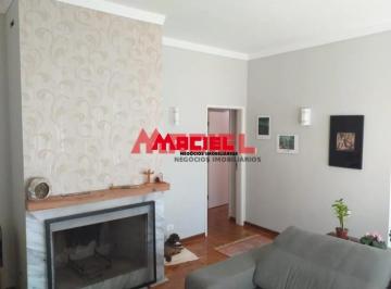 Casa · 224m² · 3 Quartos · 5 Vagas · Casa Padrão em São José dos Campos