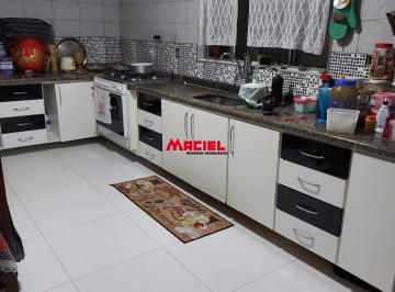 Casa · 163m² · 3 Quartos · 2 Vagas · Casa Padrão em São José dos Campos