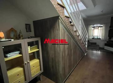 Casa · 150m² · 3 Quartos · 2 Vagas · SOBRADO NO RESIDENCIAL ANA MARIA.