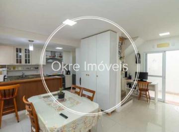 Casa · 84m² · 2 Quartos · Reformada: casa de vila com 2 quartos à venda no Catete!