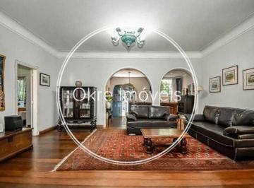 Casa · 294m² · 6 Quartos · 1 Vaga · Para a família: casa com 4 quartos em Laranjeiras!