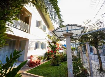 jardim III · Casa à venda no Universitário, Bento Gonçalves - Com 3 Apartamentos individuais