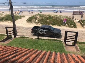 501241_i8l6n63to35x5zf_50124165d24f040fc08.jpg · Sobrado pé na areia, 2 dormitórios e 1 vaga de garagem