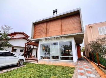 Casa · 247m² · 3 Quartos · Casa alto padrão na Praia da Barra a passos do mar