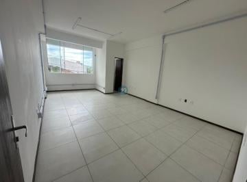 Foto 05 · Alugo sala comercial com 39m²,  10 vagas de estacionamento rotativo, próximo Avenida Leoberto Leal, 