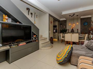 Casa · 130m² · 3 Quartos · 2 Vagas · Sobrado à venda com 03 suítes na Praia dos Amores.