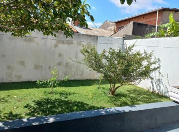 Casa · 200m² · 2 Quartos · 2 Vagas · Venda de Casa com 02 dormitórios no bairro Jardim Santo Antônio.