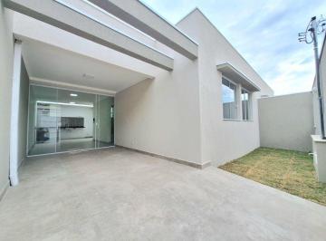 013fa2eaa45de2539834a9b8c662b9a1fd9d246e · Casa de conceito moderno com 3 quartos, sendo uma suíte, no bairro Anhumas em Itajubá- MG.
