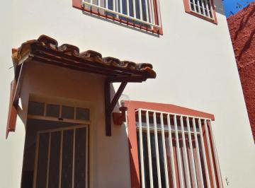 Casa de 3 quartos, Belo Horizonte · Casa Geminada com dois Pavimentos e Pátio