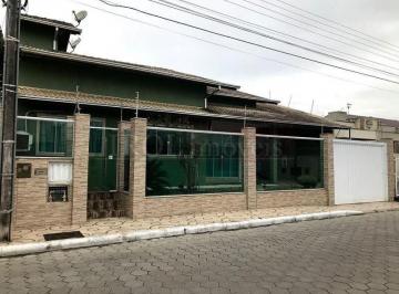 Casa · 280m² · 3 Quartos · 2 Vagas · Casa