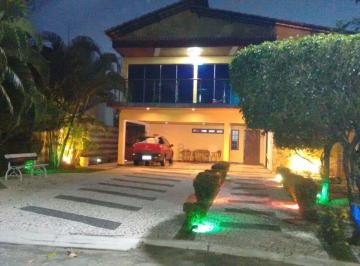 Casa de 6 quartos, Salvador · Casa com 900 m² e 6 quartos à venda em Piatã