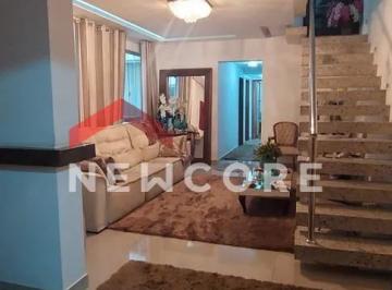 Apartamento · 220m² · 3 Quartos · 2 Vagas · Cobertura em  Rua Philadelpho Coutinho Araújo - Alfa Sul - Manhuaçu/MG
