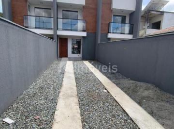 Casa · 109m² · 3 Quartos · 2 Vagas · Espaço e Conforto: 3 Quartos e Quintal Generoso em Rua Tranquila
