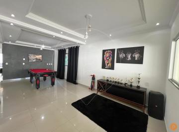 Casa de 5 quartos, Caldas Novas · Sobrado para Venda localizado na cidade de Caldas Novas / GO.