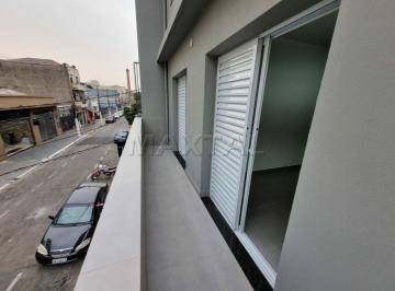 Apartamento · 80m² · 2 Quartos · Apartamento reformado com terraço, de 2 dormitórios, sala, cozinha e lavanderia.
