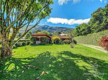 3eb9b814f2938c91303fdfaf002752fa29472846 · Casa à venda, 345 m² por R$ 1.490.000,00 - Araras - Teresópolis/RJ