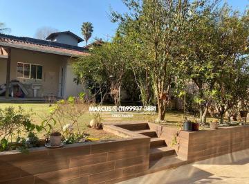 Casa de 3 quartos, Cotia · Casa em cond. fechado c/ 489m² de a/c e 720m² de terreno 3 suítes/ 3 vgs.
