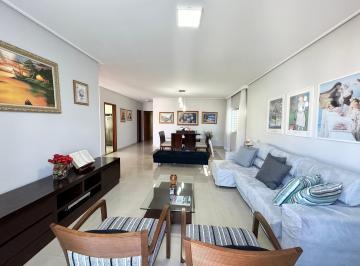 Casa de 4 quartos, Vicente Pires · CASA COM 4 QUARTOS, 2 SUITES EM CONDOMÍNIO FECHADO À VENDA! 