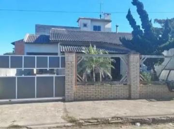 Apartamento · 230m² · 6 Quartos · 3 Vagas · Terreno com 02 casas em Tramandaí