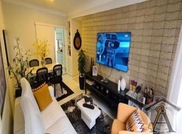 d37bbb5a4978da77bbd6747560f4913c34facd0d · Amplo apartamento a uma quadra da Praia, no coração do Gonzaga!